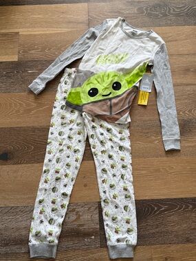 Disney PJ Pals Star Wars White and Gray Kids pajamas - Grogu
